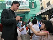 Bóng đá anh, ngoại hạng anh, lịch thi đấu euro 2012, “Phù thủy bong bóng” Fan Yang tặng quà cho trẻ em khuyết tật